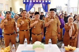 Pj Sekda Kuningan berfoto bersama usai kegiatan.